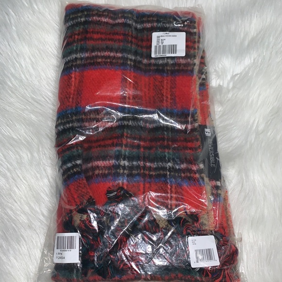 π STEVE MADDEN Red Plaid & Animal Print Reversible Blanket Scarf OS. NIP! - Picture 4 of 6
